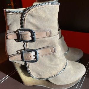 Not Rates Wedge Boots